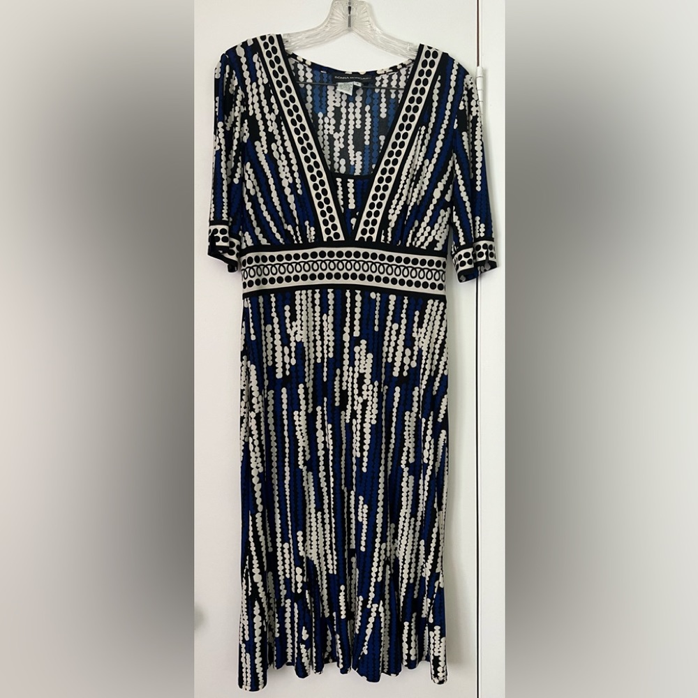 Donna Morgan dress. Black/blue/tan geometric dress. Size 6